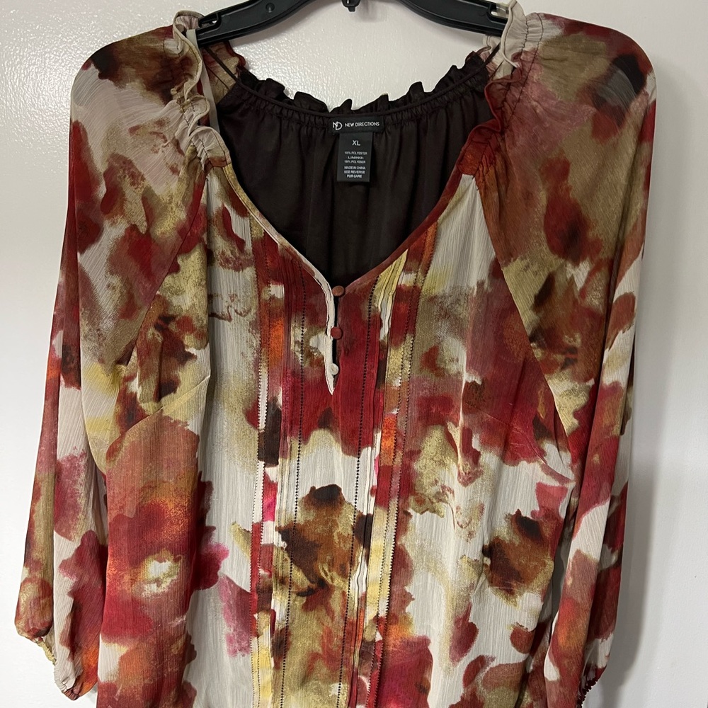 New Directions XL blouse.  Lined bodice sheer sleeves.  Excellent condition.